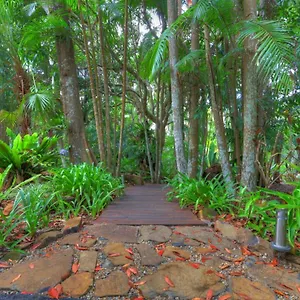 https://montville-grove.hotelssunshinecoast.net